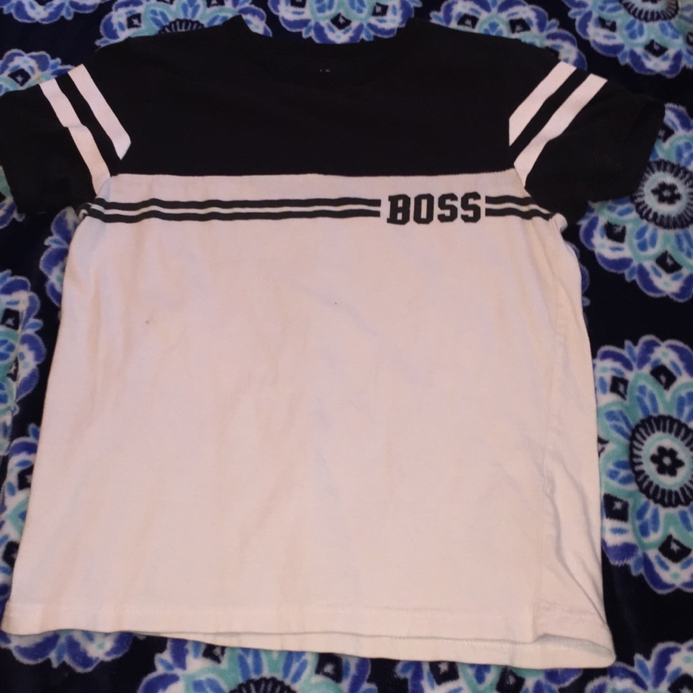 A black and White shirt that says “boss”.